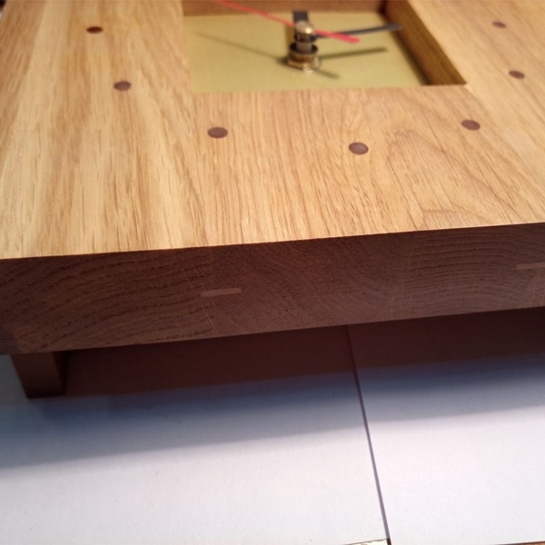 Декоративная накладка с часами для дверных звонков