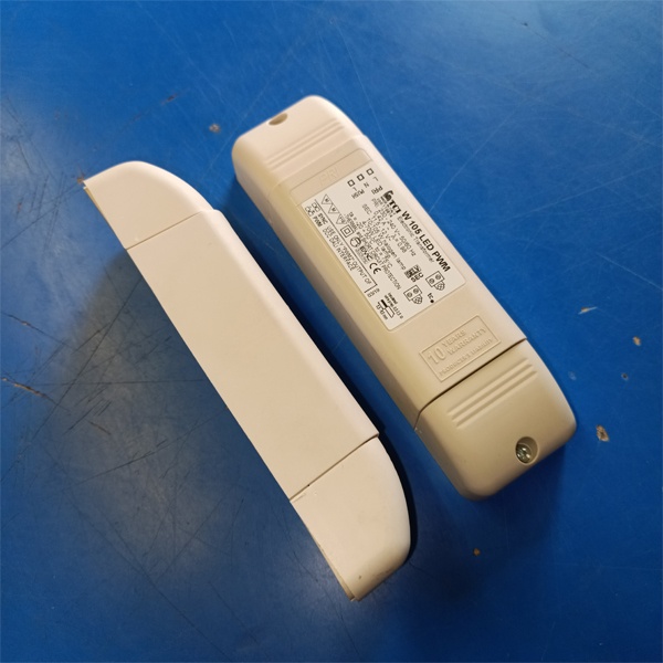 Диммируемый электронный трансформатор для LED ламп и галогенных ламп на постоянное напряжение 12 Вольт