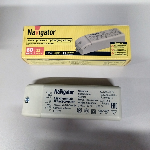 Электронный трансформатор Навигатор с входящим напряжением 220 Вольт и исходящим в 12 Вольт для галогенных ламп мощностью 60 Ватт.