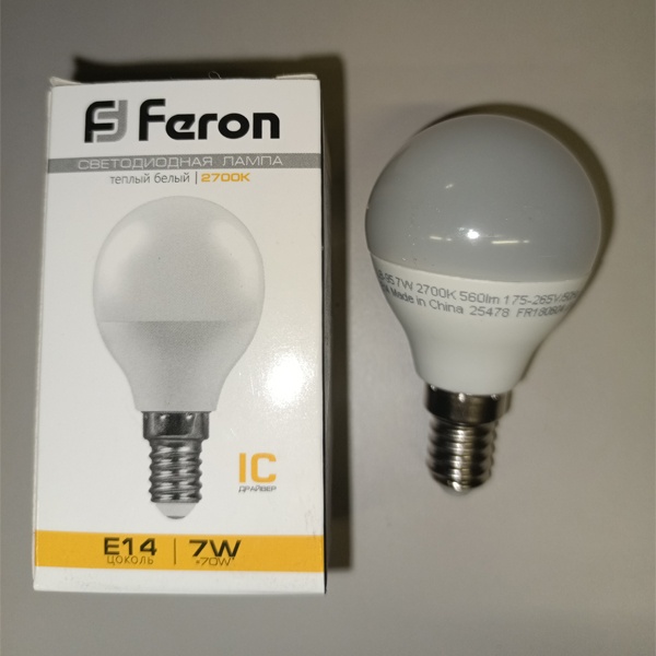 Светодиодная лампа шарик теплого света Ферон мощностью 7 Ватт на 220 Вольт с цоколем E14