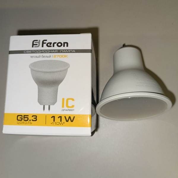 Энергосберегающая LED лампочка для точечных светильников, мощностью 11 Вт, с цоколем GU5.3 теплый свет