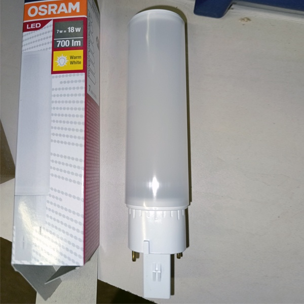 Светодиодная лампочка Осрам Дулюкс Д, мощностью 7 Ватт, с цоколем G24d-2, теплый белый свет, для использования в светильниках с ЭмПРА или для прямого включения