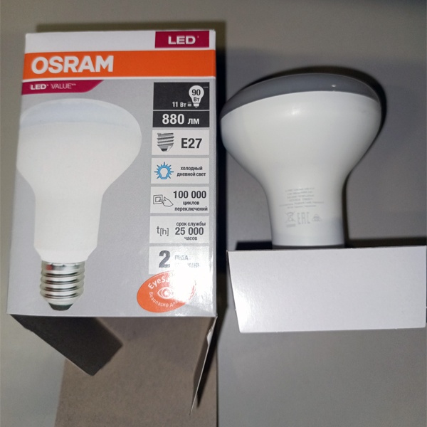 Светодиодная лампа направленного света мощностью 11 Ватт с цоколем E27 холодного света