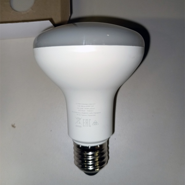 Светодиодная лампочка направленного света мощностью 5 Ватт с цоколем E14 холодный свет