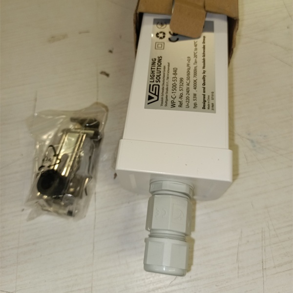 Влагозащищенный линейный светильник, мощностью 23 Ватта, нейтральный белый свет