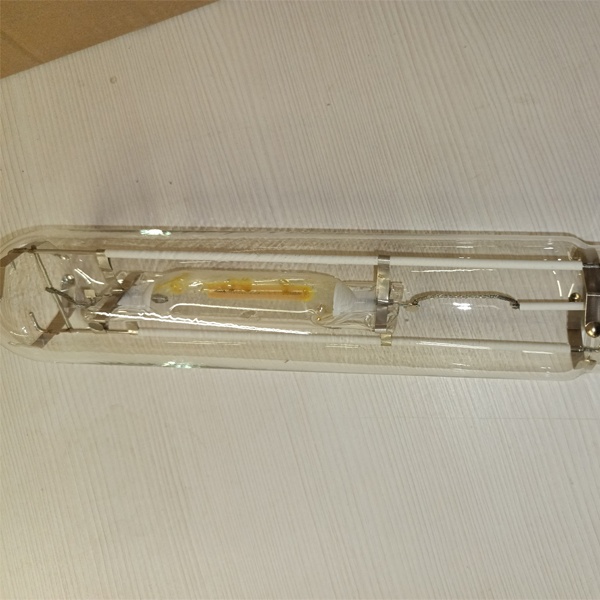 Металлогалогенная лампа Филипс HPI-T Pro 1000W 220V 8.25A 4300K 85000lm горизонтальной установки с допустимым углом наклона 20°, с цоколем E40.