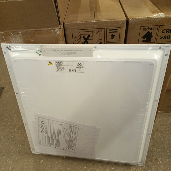 Встраиваемая светодиодная панель Филипс PANEL RC035B с внешним драйвером, мощностью 40 Ватт, холодный белый свет, тип рассеивателя опал