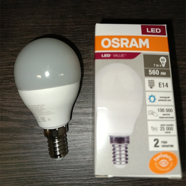 Светодиодная лампочка в форме шарика Осрам, мощностью 7 Ватт, с цоколем E14 (миньон), холодный дневной свет