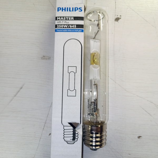 Металлогалогенная лампа Филипс HPI-T Плюс мощностью 250 Ватт с цоколем E40 белого света.
