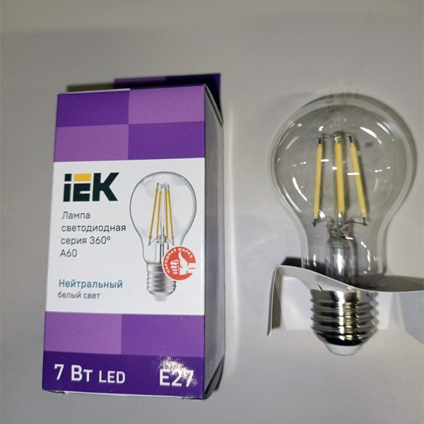 Филаментная лампочка груша с нитевидными светодиодами мощностью 7 Вт с цоколем E27 нейтральный белый свет прозрачная колба