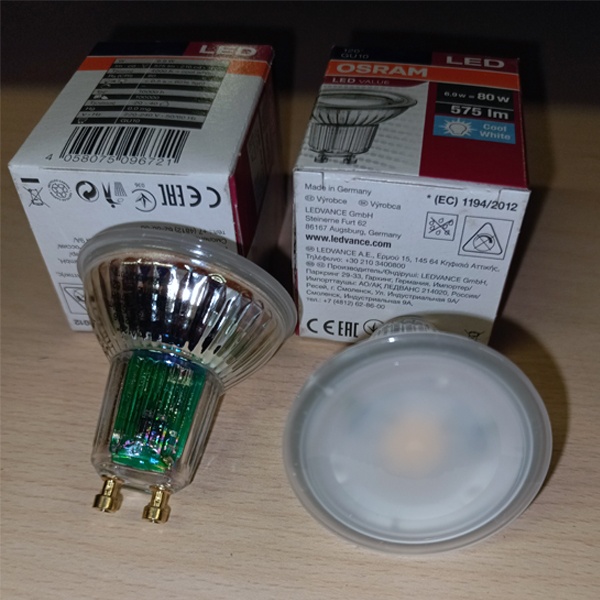 Энергосберегающая LED лампочка акцентного освещения для точечных светильников, мощностью 6,9 Вт, с цоколем GU10, белый (дневной) свет