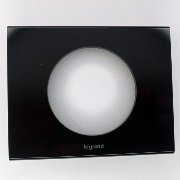 Горизонтальная декоративная рамка Legrand серии Celiane однопостовая, Corian Nocturne.