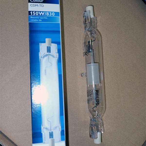 Газоразрядная лампа высокого давления мощностью 150 Вт с цоколем RX7s-24 теплого белого света