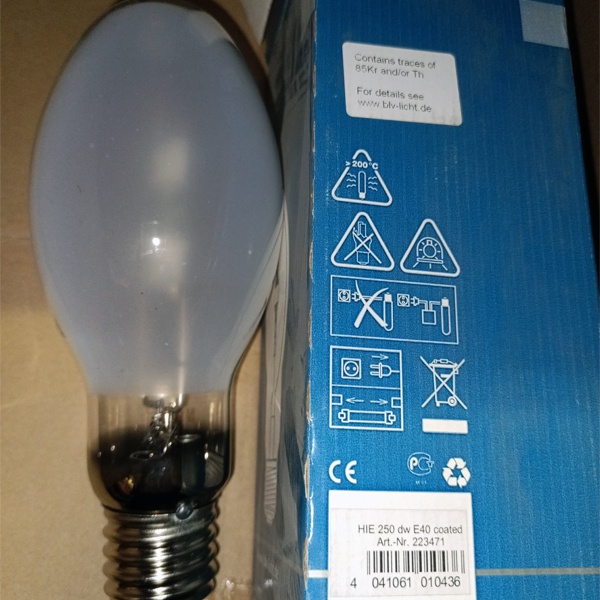 Металлогалогенная лампа БЛВ HIE dw мощностью 250 Ватт с цоколем E40 дневного света.