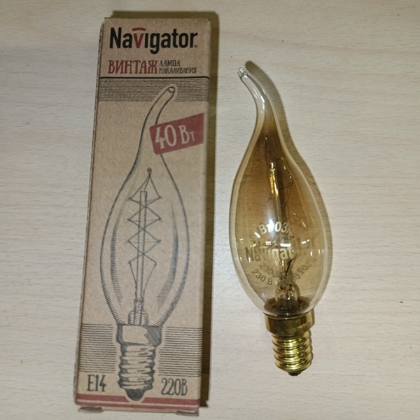 Декоративная лампа накаливания свеча на ветру золотого цвета, мощностью 40 Ватт с цоколем Е14 миньон