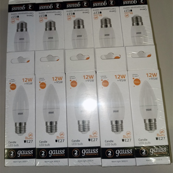 Энергосберегающая LED лампочка свеча мощностью 12 Ватт с цоколем E27 теплый белый свет