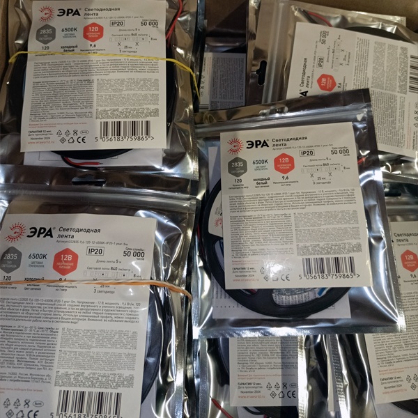 Светодиодная лента ЭРА LS-2835 120 LED, мощностью 9,6 Ватт на метр, холодный белый свет, длина 5 метров