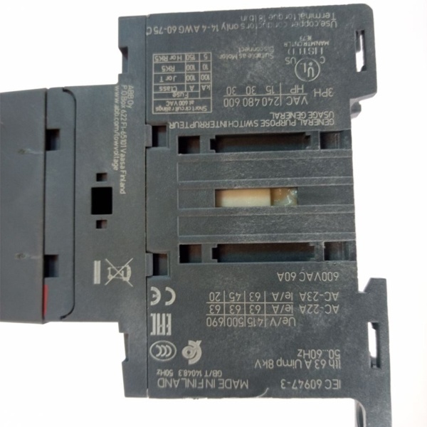 Реверсивный (перекидной) трехполюсный выключатель нагрузки ABB серии OT63F3С на 63 Ампера.