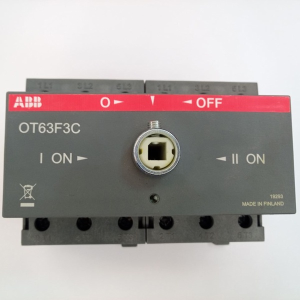 Реверсивный (перекидной) трехполюсный выключатель нагрузки ABB серии OT63F3С на 63 Ампера.