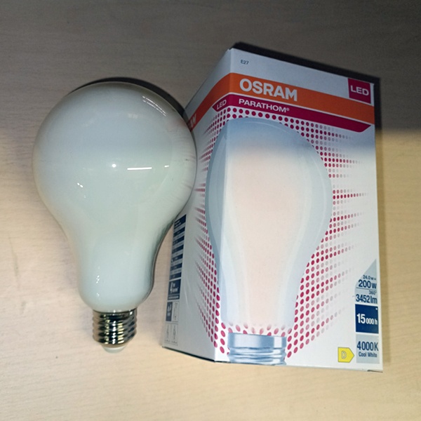 Филаментная лампочка формы груша с нитевидными светодиодами Осрам мощностью 24 Ватта, с цоколем E27, нейтрального белого света, матовая колба