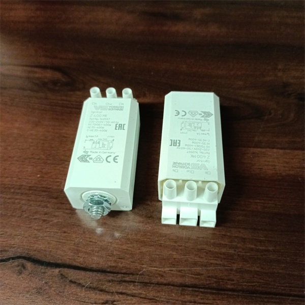 Импульсное зажигающее устройство для металлогалогенных и натриевых ламп мощностью 35-400 Ватт для сети 220-240 Вольт.