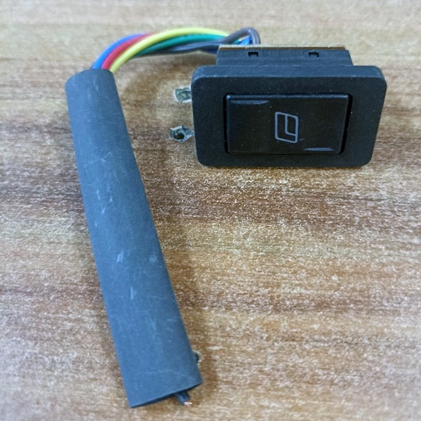 Черная кнопка стеклоподъемника Рексант 20 Ампер на 3 положения с индикацией и проводами