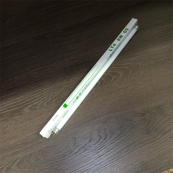 Двухцокольная лампа-трубка люминесцентная ЛЛ Т4 мощностью 8 Вт с цоколем G5 красного света для ЭПРА