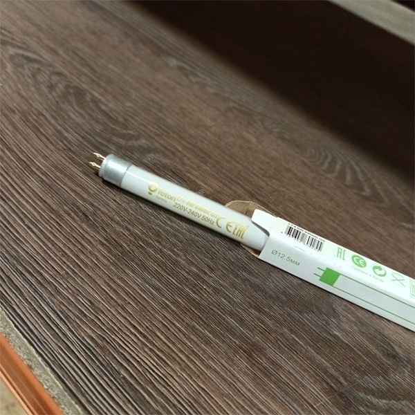 Двухцокольная лампа-трубка люминесцентная ЛЛ Т4 мощностью 6 Вт с цоколем G5 холодного света для ЭПРА