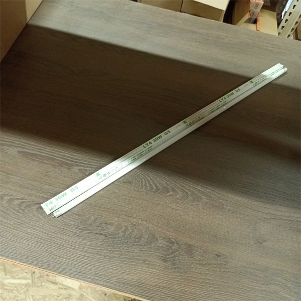 Двухцокольная лампа-трубка люминесцентная ЛЛ Т4 мощностью 30 Вт с цоколем G5 холодного света для ЭПРА