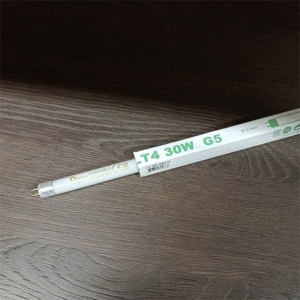 Двухцокольная лампа-трубка люминесцентная ЛЛ Т4 мощностью 30 Вт с цоколем G5 холодного света для ЭПРА