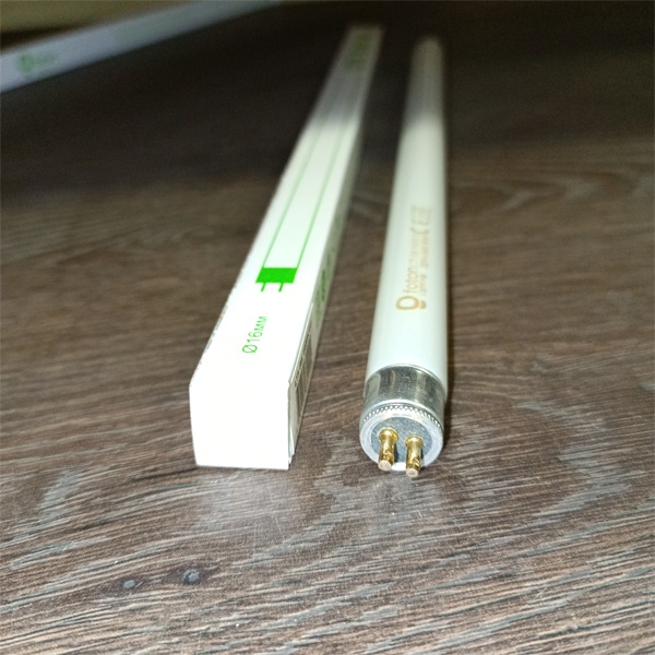 Двухцокольная лампа-трубка люминесцентная ЛЛ Т5 мощностью 8 Вт с цоколем G5 холодного света для ЭПРА