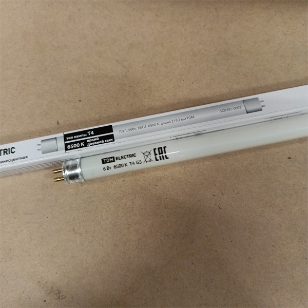 Двухцокольная лампа-трубка люминесцентная ЛЛ Т4 мощностью 6 Вт с цоколем G5 холодного света для ЭПРА