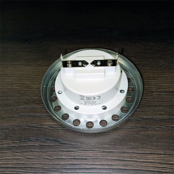 Энергосберегающая LED лампочка, акцентного освещения, мощностью 18 Ватт, с цоколем GU53 на 12 Вольт белого света.