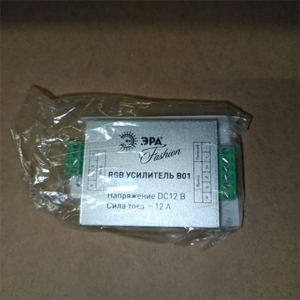 Усилитель сигнала для контроллеров RGB-лент Напряжение подключаемых лент 12 Вольт, мощностью 144 Ватта