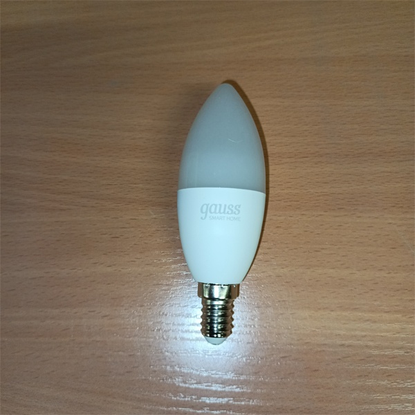 Светодиодная диммируемая WiFi (вайфай) лампочка свеча, с изменением цвета (мультиколор), мощностью 5 Ватт, с цоколем E14