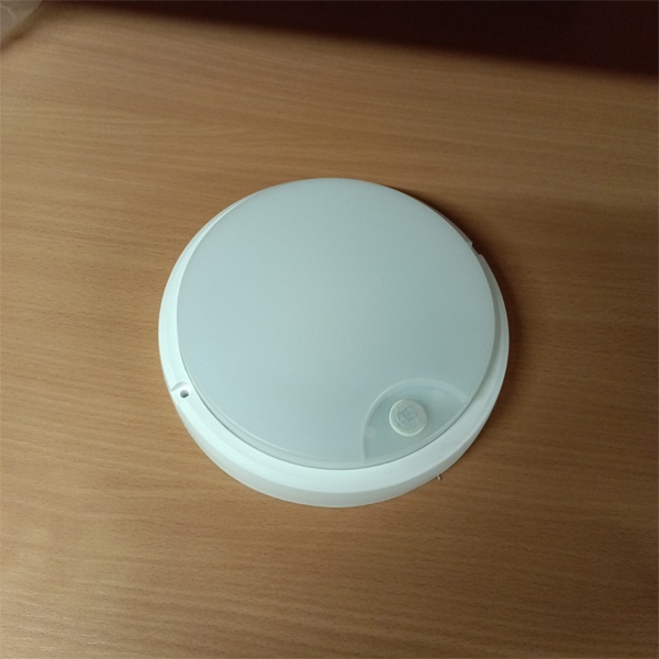 Светильник светодиодный ИЭК с инфракрасным датчиком движения, мощностью 12 Ватт, нейтральный белый свет фото 5