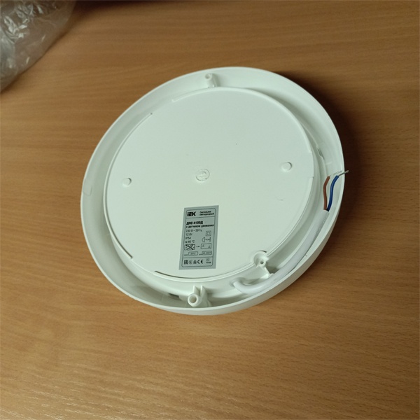 Светильник светодиодный ИЭК с инфракрасным датчиком движения, мощностью 12 Ватт, нейтральный белый свет фото 6