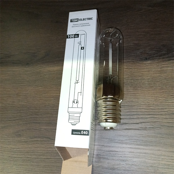 Газоразрядная натриевая лампа (ДНаТ) мощностью 100 Вт с цоколем E40