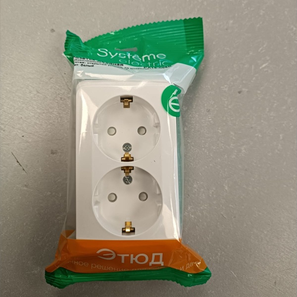 Двойная розетка с заземлением со шторками накладного монтажа Этюд белая Систем Электрик