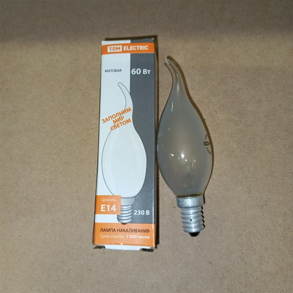 Обычная вольфрамовая лампа формы свеча на ветру мощностью 60 Вт на 220 Вольт с цоколем E14 миньон общего назначения