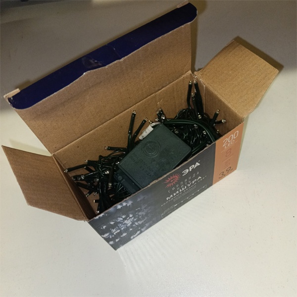 Светодиодная гирлянда Мишура, 3,9 метра (зеленый провод), 200 LED холодный свет, с контроллером 8 режимов, работа от сети 220 Вольт, ЭРА