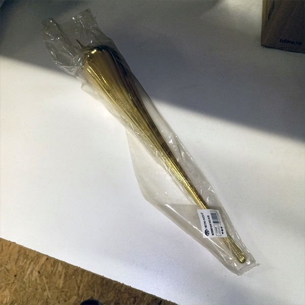 Праздничное новогоднее елочное украшение