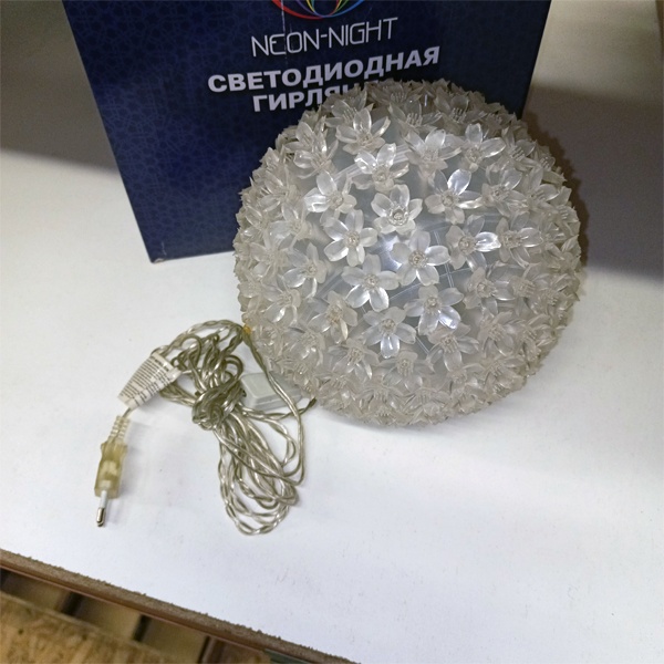Светодиодная, подвесная интерьерная фигура шар с лепестками 