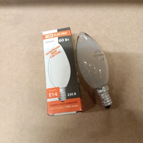 Обычная вольфрамовая лампа формы свеча мощностью 60 Вт на 220 Вольт с цоколем E14 миньон общего назначения