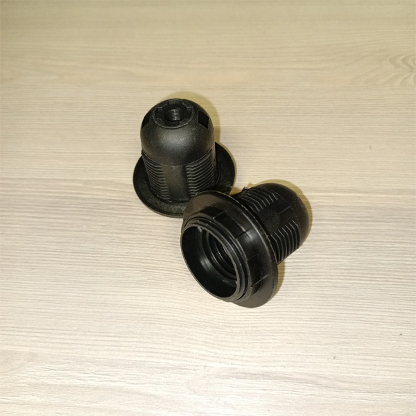 Патрон пластиковый с кольцом ТДМ, под лампы с цоколем E27, черного цвета