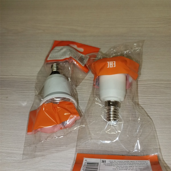 Адаптер для ламп с резьбового цоколя Е14 на резьбовой патрон Е27