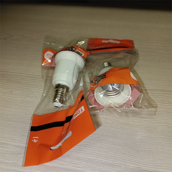 Адаптер для ламп с резьбового цоколя Е14 на резьбовой патрон Е27