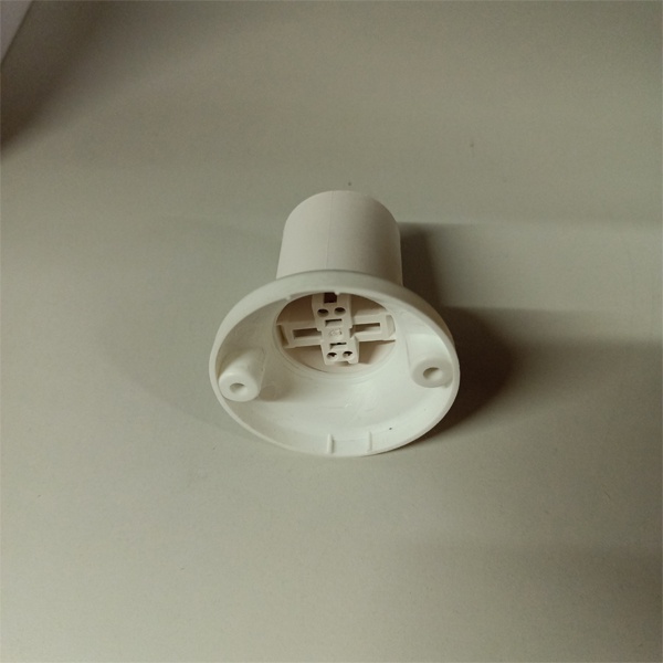 Патрон пластиковый ТДМ потолочного монтажа под лампы с цоколем E27, белого цвета