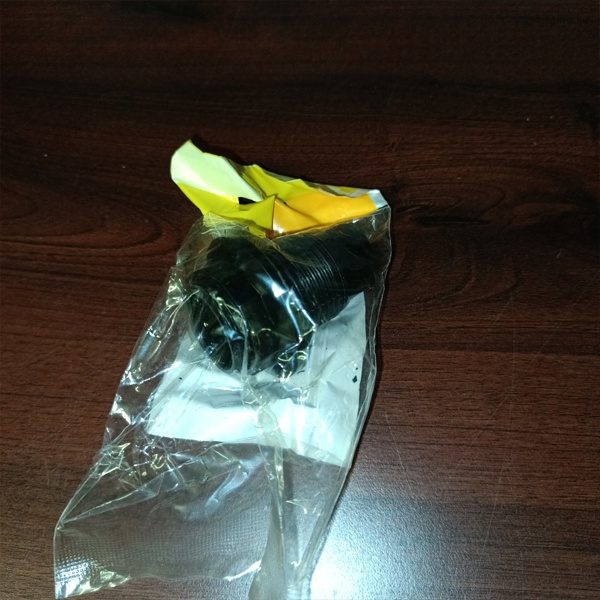 Карболитовый патрон Е14 с прижимным кольцом для ламп накаливания.