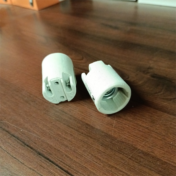 Керамический патрон Е14 для ламп накаливания.